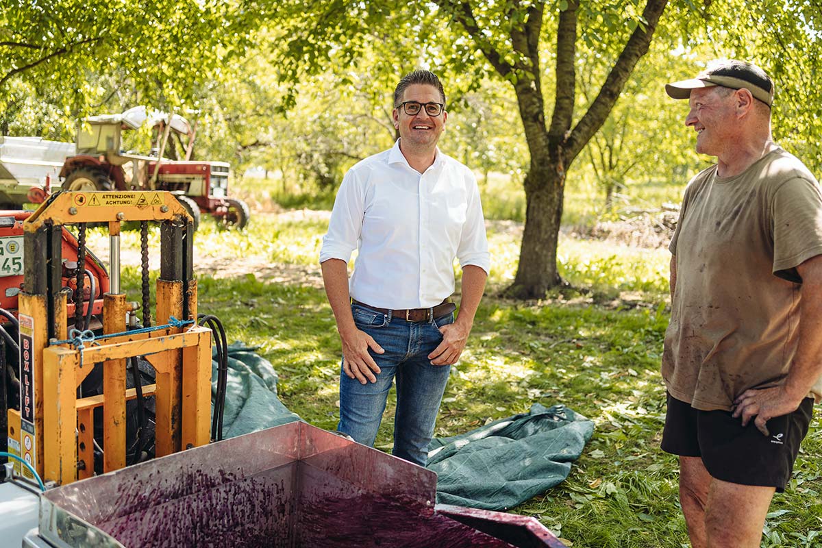 Stefan Hattenbach bei der Kirschenernte Stefan Hattenbach bei der Kirschenernte